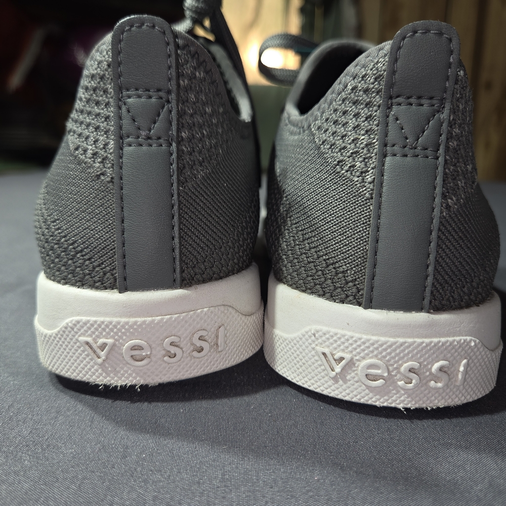 Vessi Women's Weekend 1.5 Sneaker Concrete Gray Lightly Worn Waterproof - Picture 4 of 11